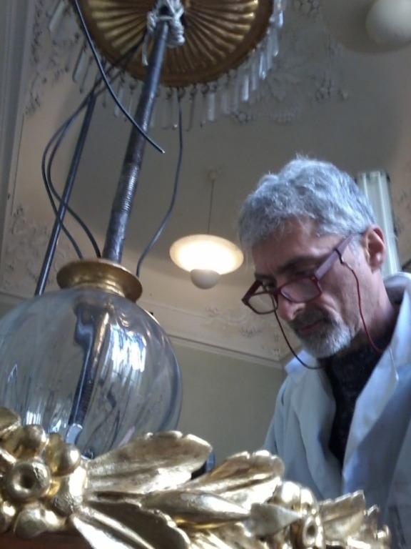 Come restaurare un lampadario antico: come, chi e perché